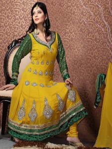 Fashion-Of-Mehndi-Dresses-2013-Girls
