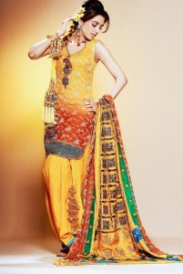 New-Stylish-Mehndi-Dresses-Design-For-Girls-By-Naj-2013
